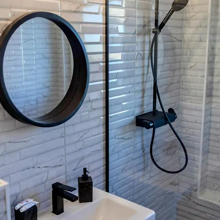 Downtown Forest Boutique Boekarest