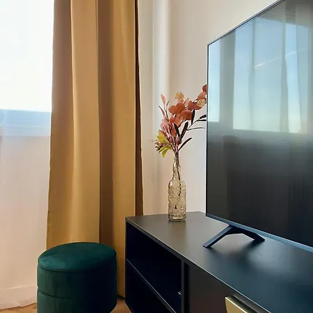 Apartment Downtown Forest Boutique