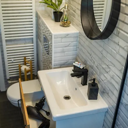 Downtown Forest Boutique Бухарест