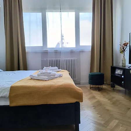 Downtown Forest Boutique Apartment *