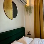 Downtown Forest Boutique * Boekarest
